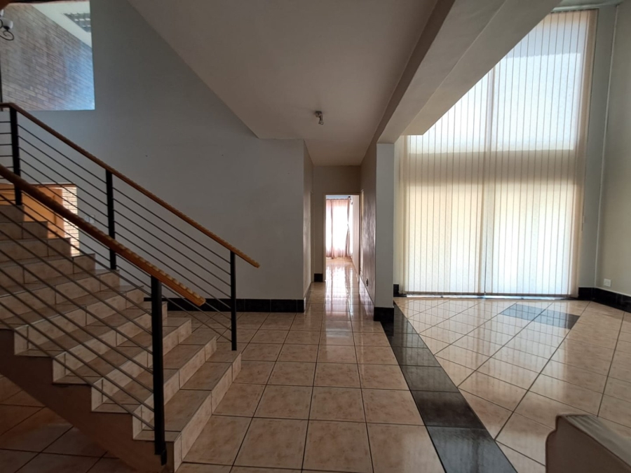 4 Bedroom Property for Sale in Roylglen Gardens Northern Cape